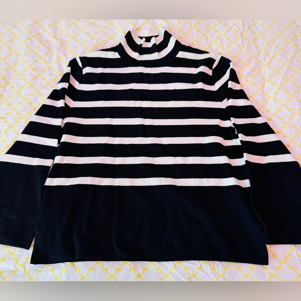 NWOT- H&M- size Med-black and white striped, mock neck, heavy knit sweater